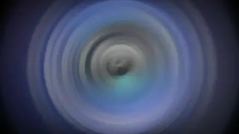 Annusa le mie sneakers come una brava cagna