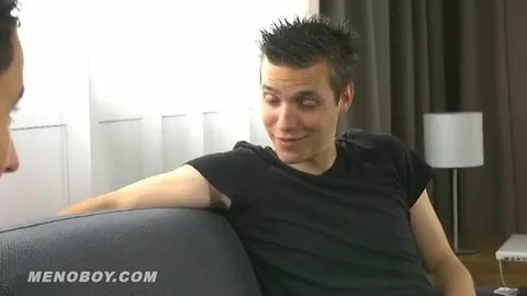 Jeune arabe passif baisé en doggy style