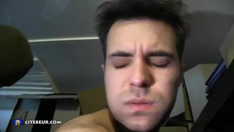 Um pauzão pra desvirginar o cu dele