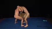 Lutte virile se termine par une branle mut**lle