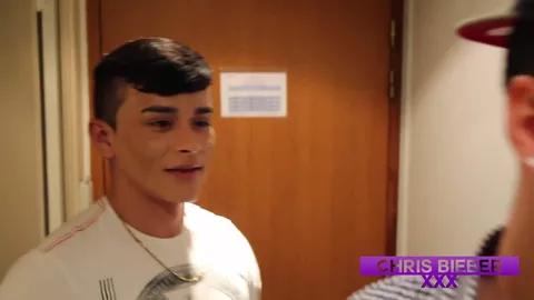 Il massaggiatore vuole scopare Chris Bieber