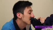 A Chris Bieber piace farsi leccare i piedi prima dell’anale