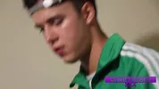 A Chris Bieber piace farsi leccare i piedi prima dell’anale