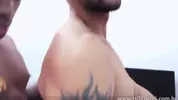 Funcionário enfia o pau na boca do chefe