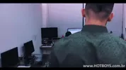 Funcionário enfia o pau na boca do chefe