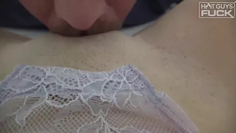 Beau male musclé baise une beauté