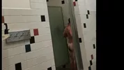 Caméras c*ch**s dans les vestiaires hommes