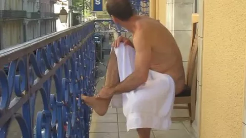 Branle exhib sur le balcon d'un hotel