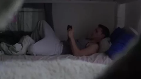 Versteckte Kamera: Ich filme einen Freund, der sich selbst berührt