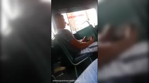 Grosse bite aperçue dans le bus