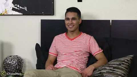 Il modello Adam Gomez messo a nudo