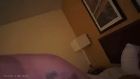 Bear virile amatoriale si fa limare il culo