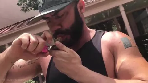 Carlos Alexander, haariger Mann beim Wichsen