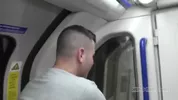 Plan mamada en el metro de Londres
