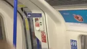 Plan mamada en el metro de Londres