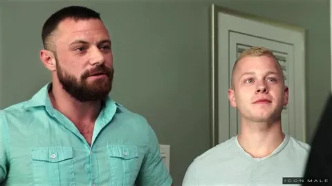 Ragazzo asiatico festeggia la laurea con una scopata gay magica col boyfriend