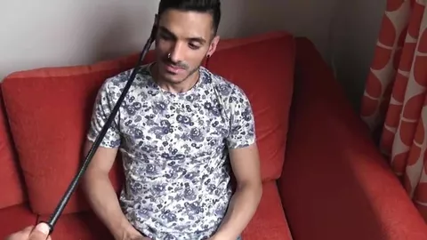 Junger latino schwuler Schwanzlutscher wird gefickt