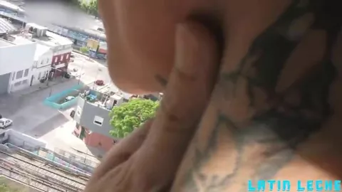Jeune latino gay suceur se fait baiser