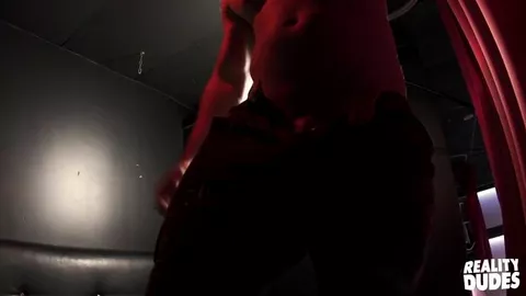 Semental caliente en el strip club