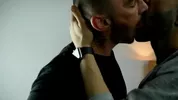 Si prepara il culo per un anale profondo