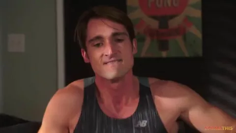 Mestiço gay leva uma bela surra de bunda