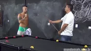 Une queue de billard dans le cul
