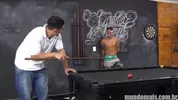 Une queue de billard dans le cul