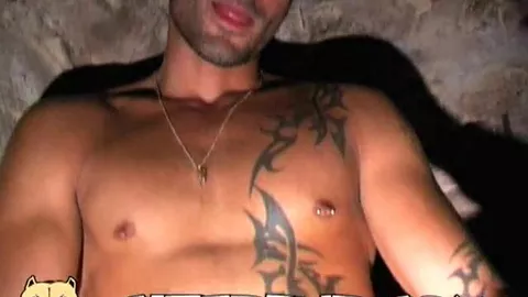 Jawel, cabileño sexy, se folla a un chaval en los sótanos