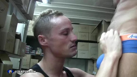 Detonado no estoque por um colega árabe