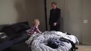 Un minet blond reçoit la fessée