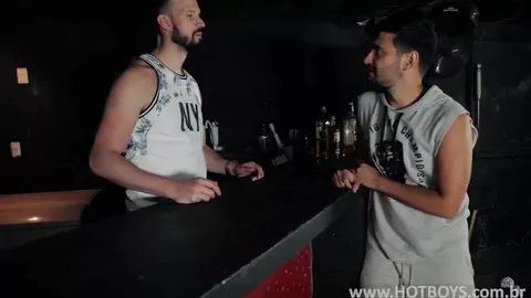 Cruising gay en el bar