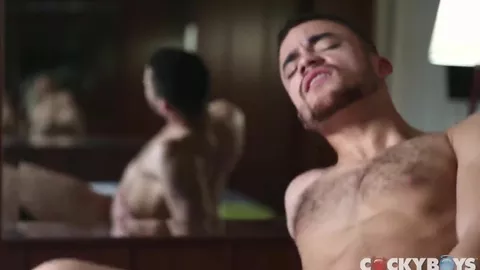 Cory Kane baise Beaux Banks!