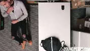 Un homme noir vole un magasin et donne son cul pour ne pas être arrêté - Bareback