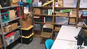 Un homme noir vole un magasin et donne son cul pour ne pas être arrêté - Bareback