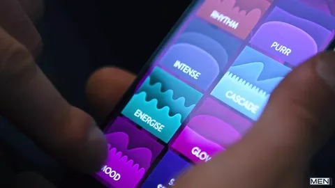 Ass Controller 3 : Plug anal durant un repas entre amis