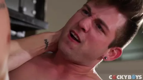 Liam Emerson inchioda il nuovo arrivato Luca Beckham!