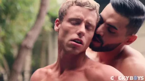 Un arabo muscoloso che le faccia il culo