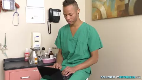 Infirmier métis en branle