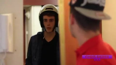 Chris Bieber - video gay avec le livreur de pizza