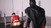 Robin se fait enculer par Batman