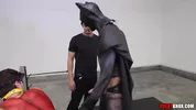 Robin se fait enculer par Batman