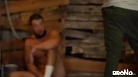 Barbudo hipster tem o pau devorado por uma safada