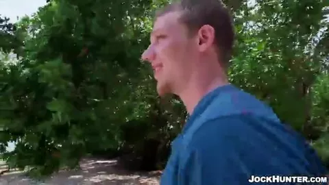 Bagnino: scopata bareback in spiaggia