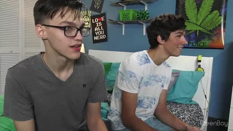 Gamers jóvenes follan a pelo