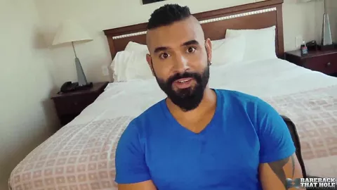 Barbuto viene ingravidato per il culo