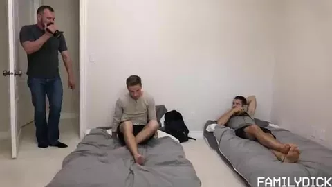 Scopato dal patrigno e da suo figlio