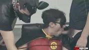 Parodie porno gay de Batman : Robin pris en otage par deux malfrats