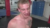 Luta de MMA termina em foda entre machos