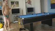 Biliardo sex: il perdente se la prende nel culo