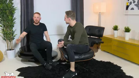 Ruivo passivo levado como vadia